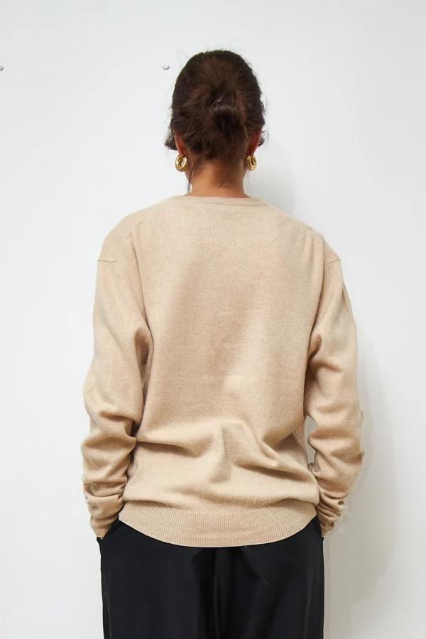 Christian Berg Cashmere V-neck in Beige - Image 4